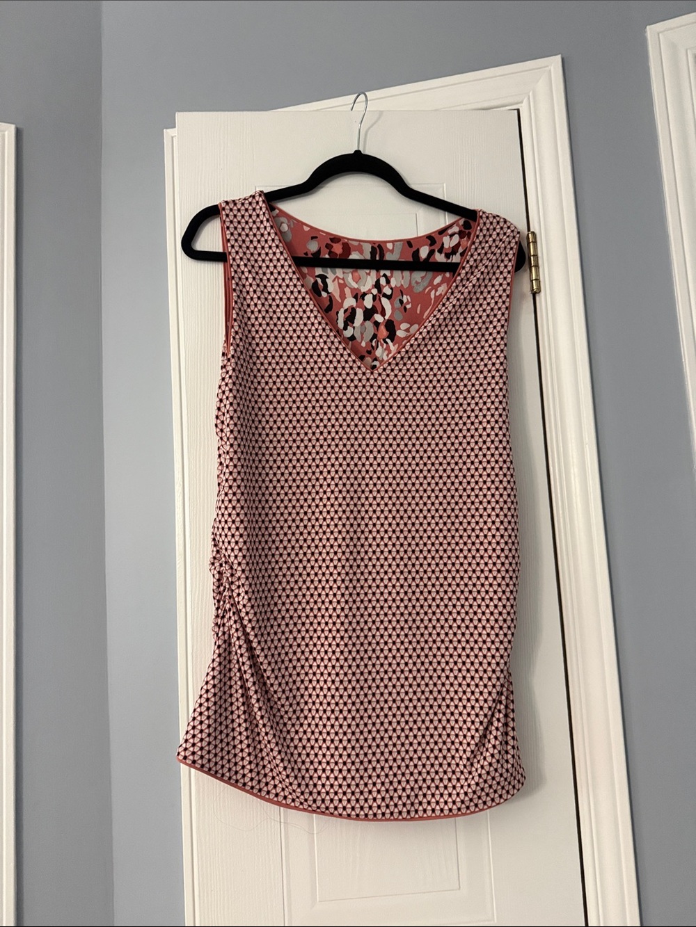 White House Black Market Pink Geo-Print V-Neck Sleeveless Top